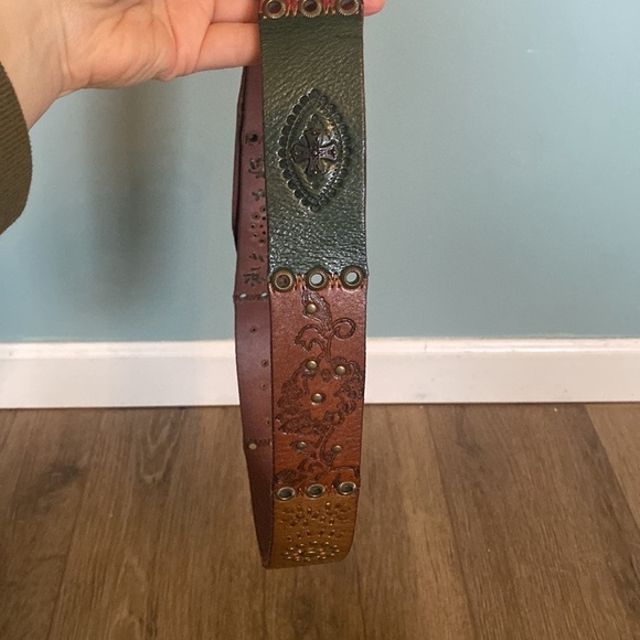 VTG Fossil patchwork tooled leather studded embossed brown red green belt Sz M - Picture 9 of 10